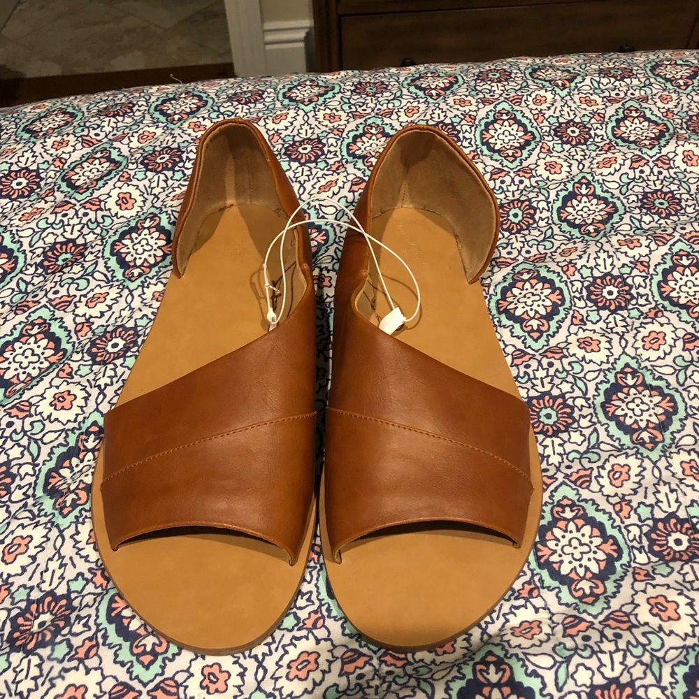NEW Universal Thread open toe flats